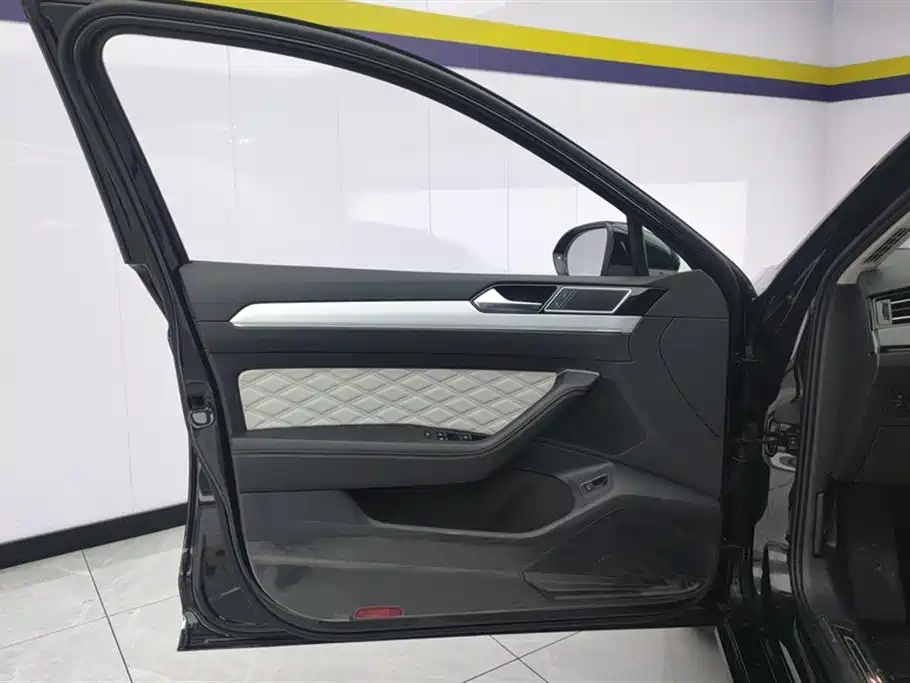 Volkswagen Magotan 2025 Popular Edition 330TSI DSG Luxury фото 7