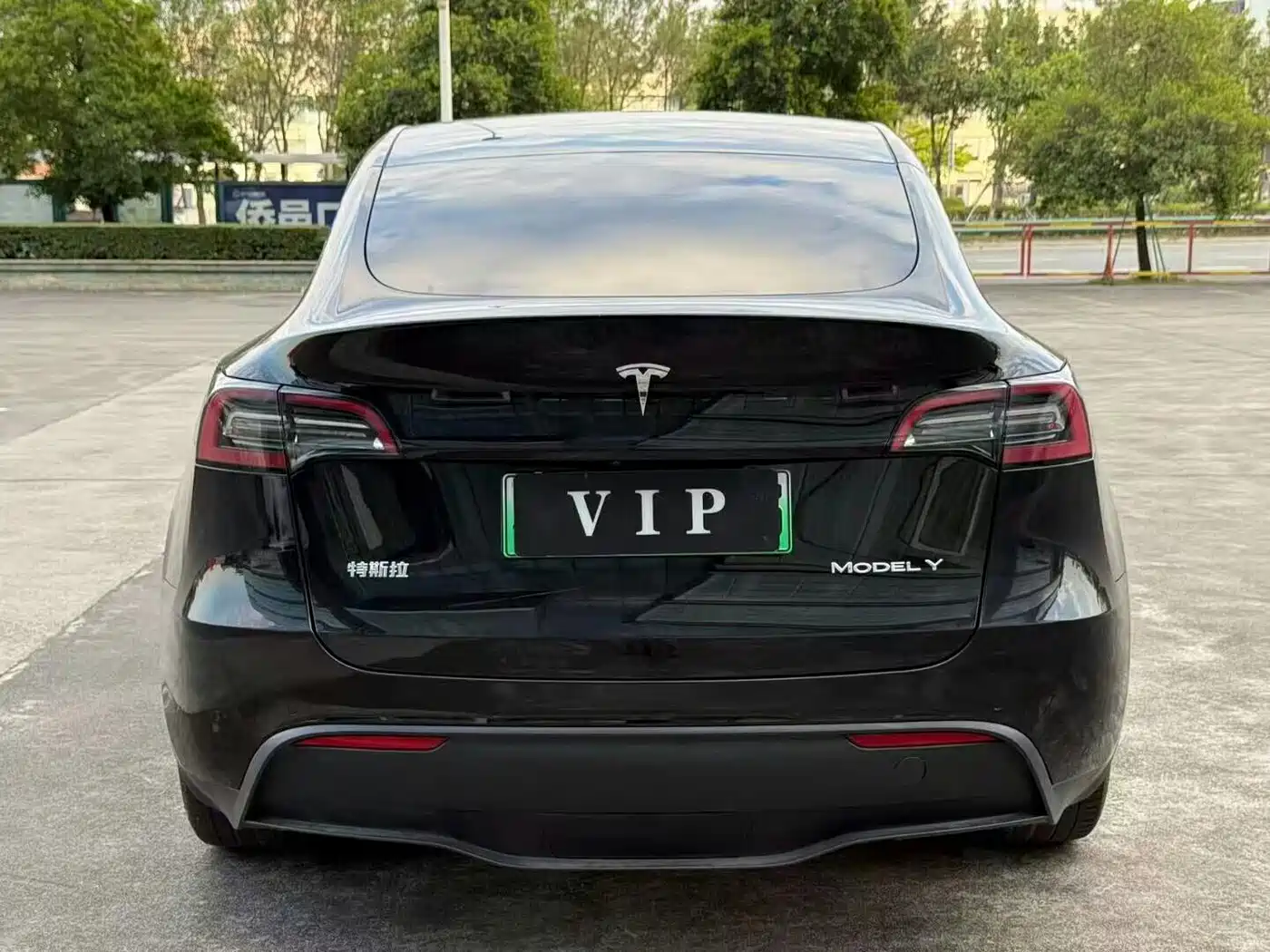 TESLA MODEL Y