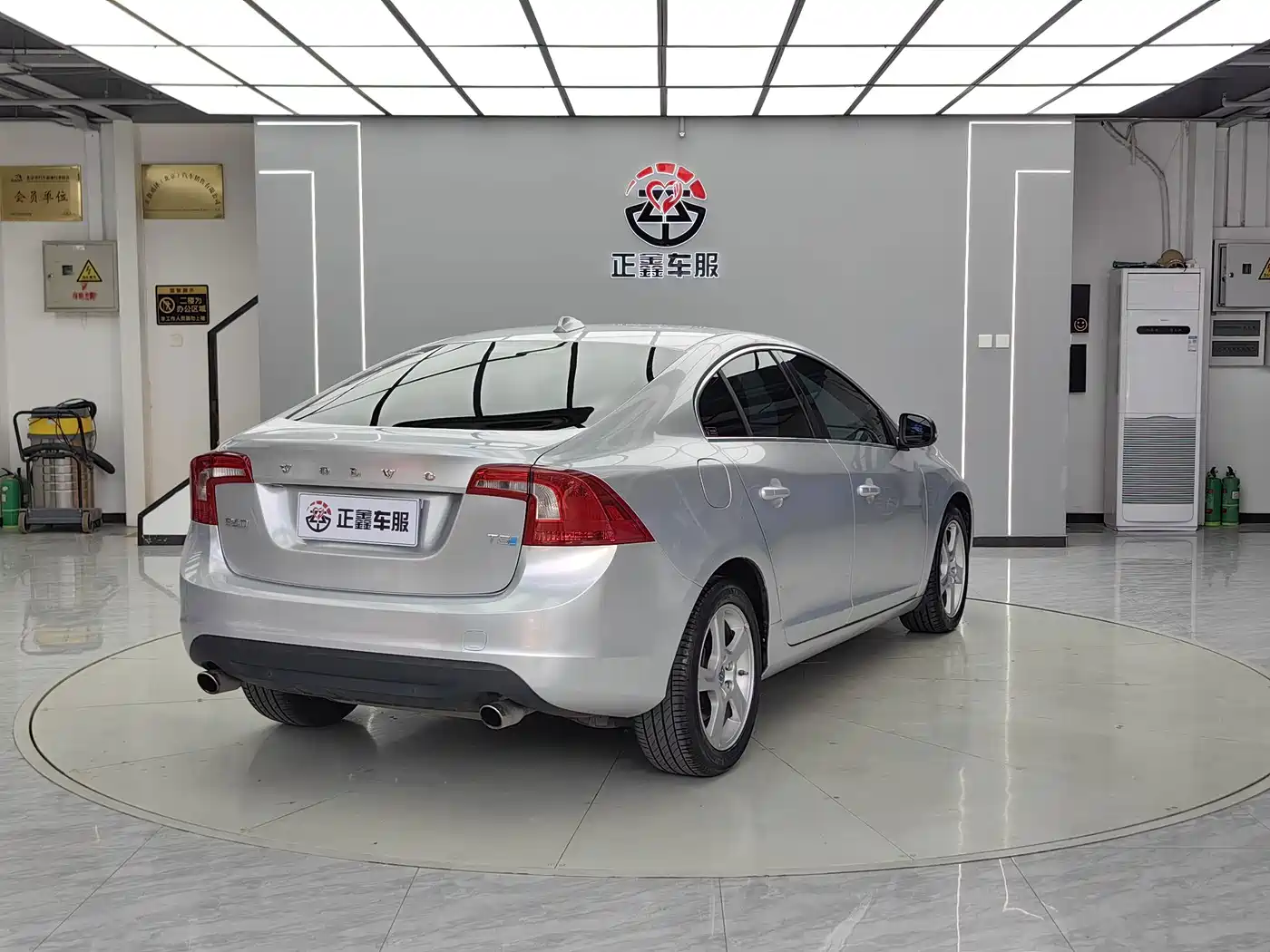 Volvo S60 (Import) 2013 2013 Model T5 Comfort Edition