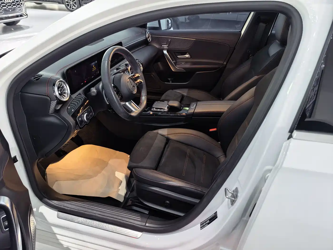 Mercedes-Benz A-Class 2024 A 200 L Fashion Edition фото 5