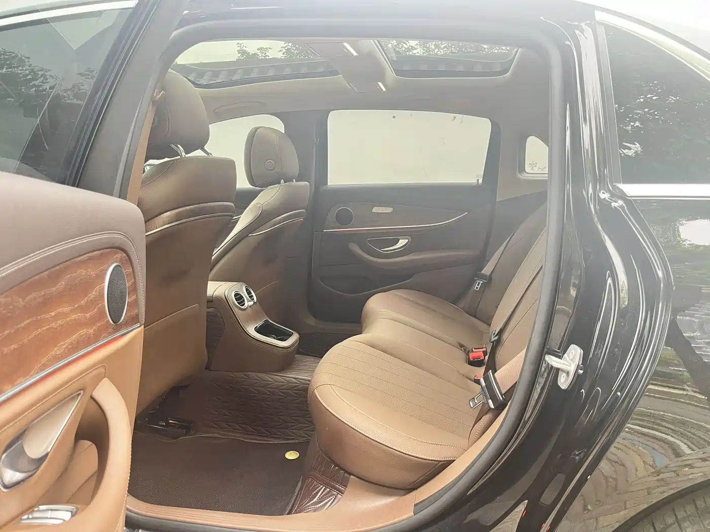 Mercedes-Benz E-Class 2023 E 300 L Fashion фото 12