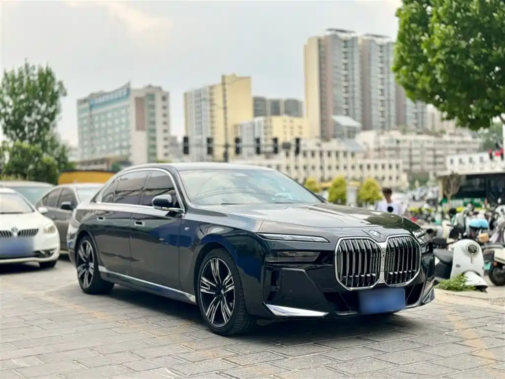 BMW 7 Series 2023 Model 740Li Leading M Sport Package фото 12