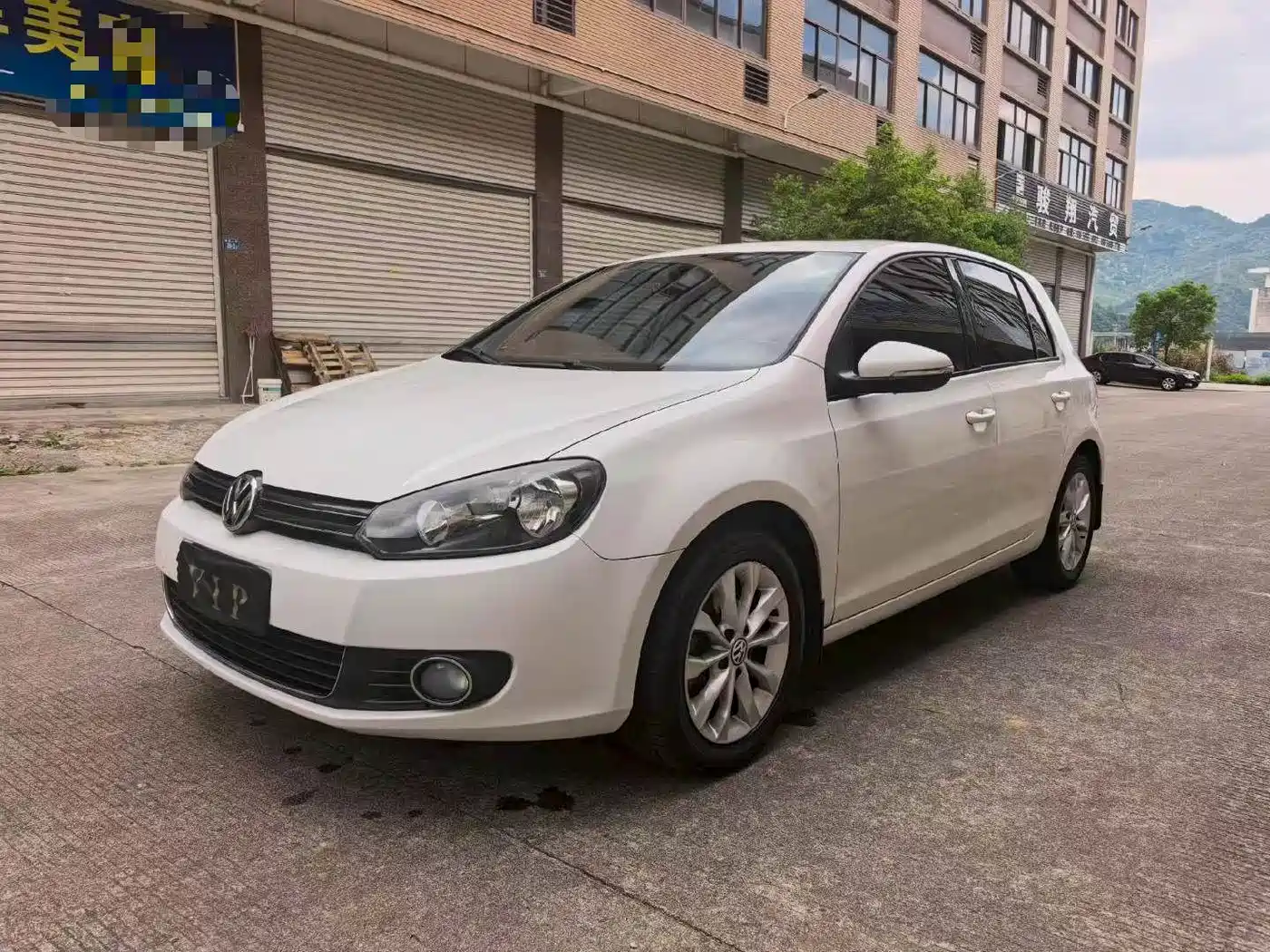 Фото 1 - Volkswagen Golf