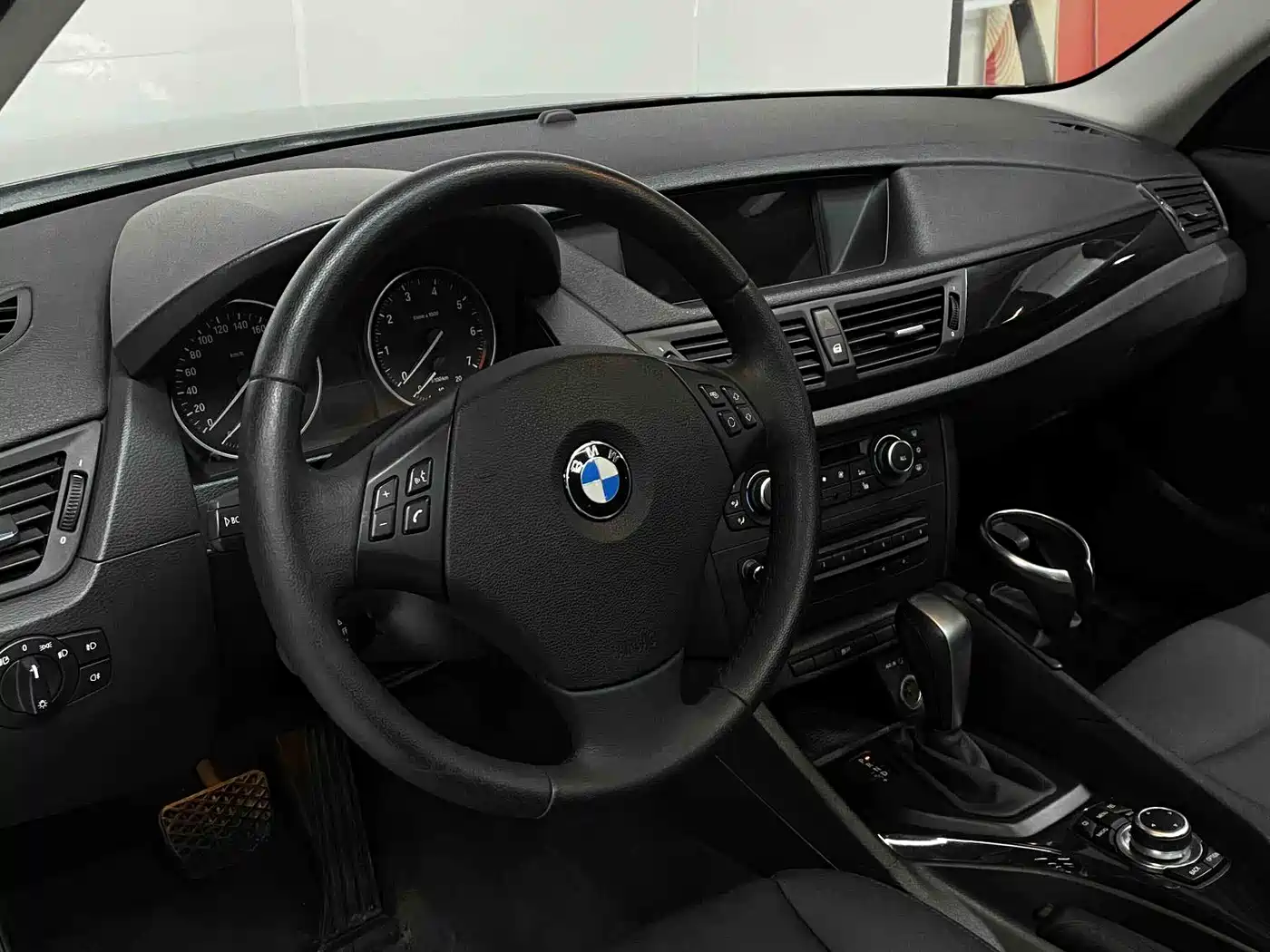 BMW X1 (Import) 2012 sDrive18i Luxury фото 8
