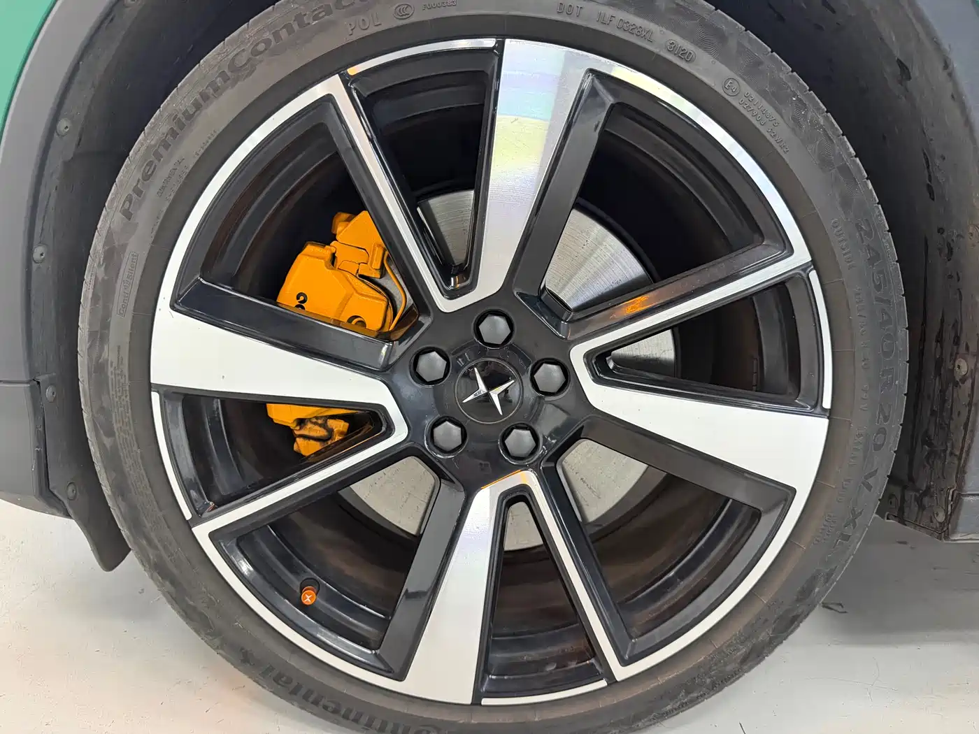 Polestar 2 2020 Launch Edition фото 11