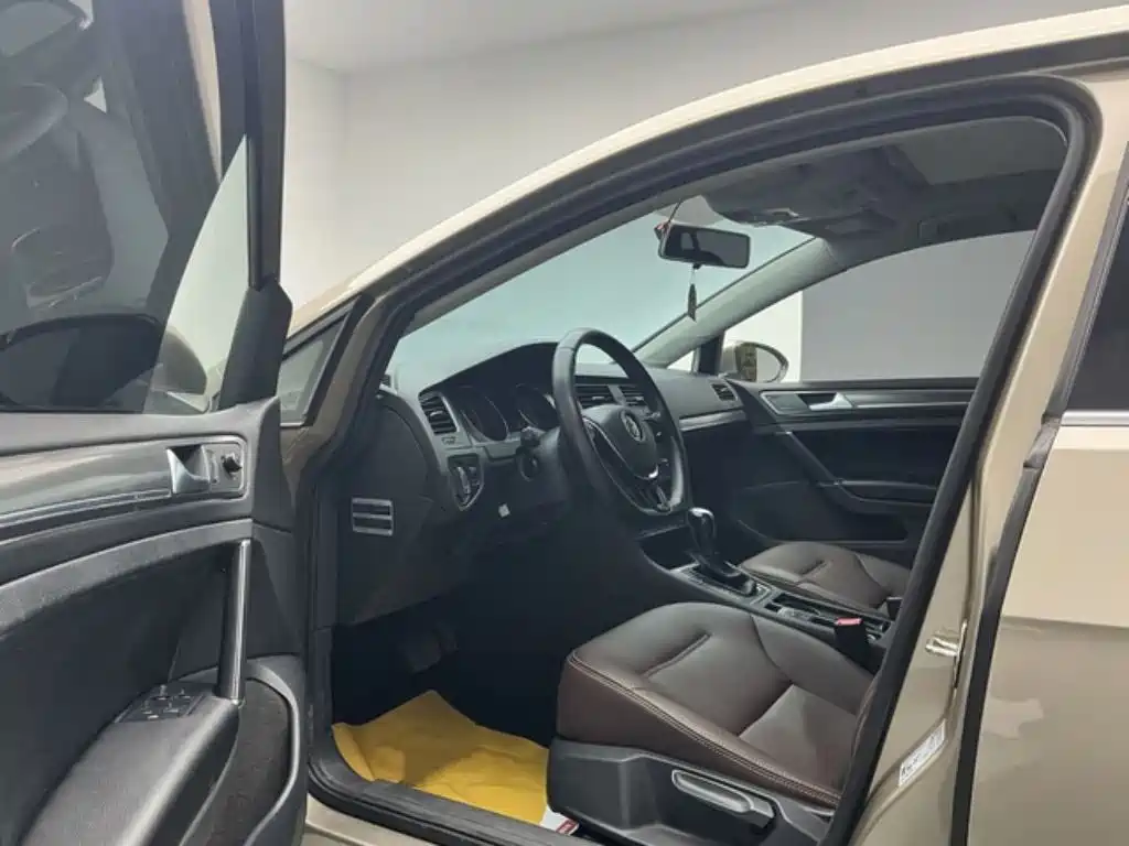 Volkswagen Golf 2015 1.6L Automatic Comfort фото 7