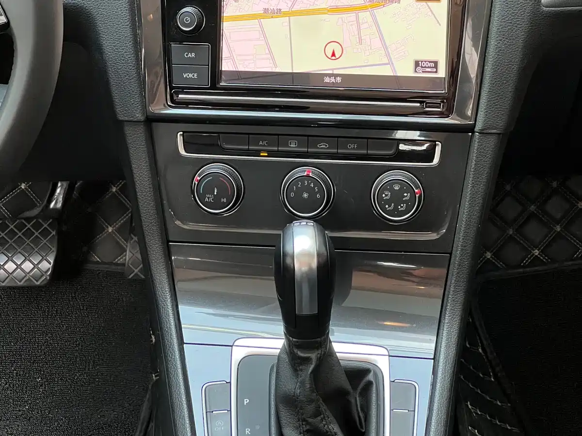 Volkswagen Golf 2019 200TSI DSG Comfort Progressive China VI фото 6