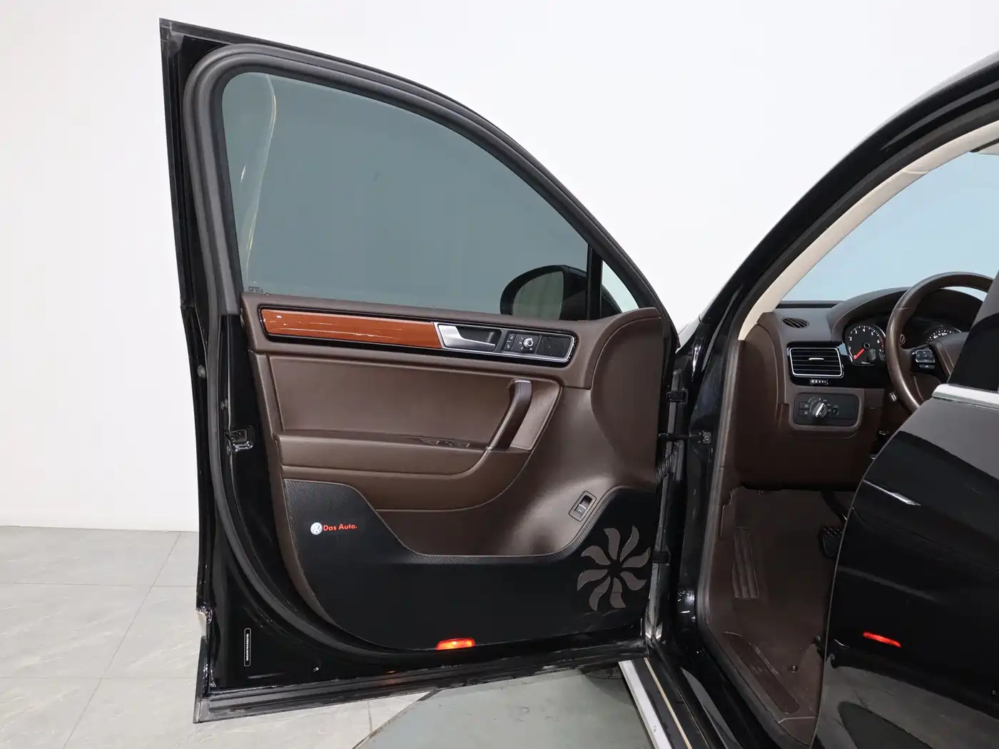 Volkswagen Touareg 2017 3.0TSI Explorer Edition фото 13