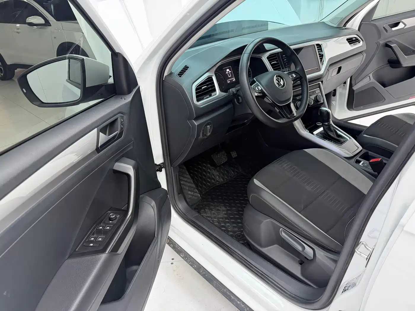 Volkswagen T-ROC 2022 280TSI DSG 2WD Elite PLUS фото 10