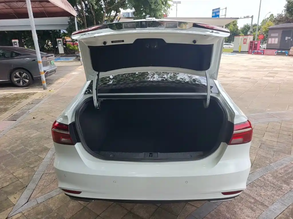 Roewe i6 2018 2018 20T Automatic Flagship Edition
