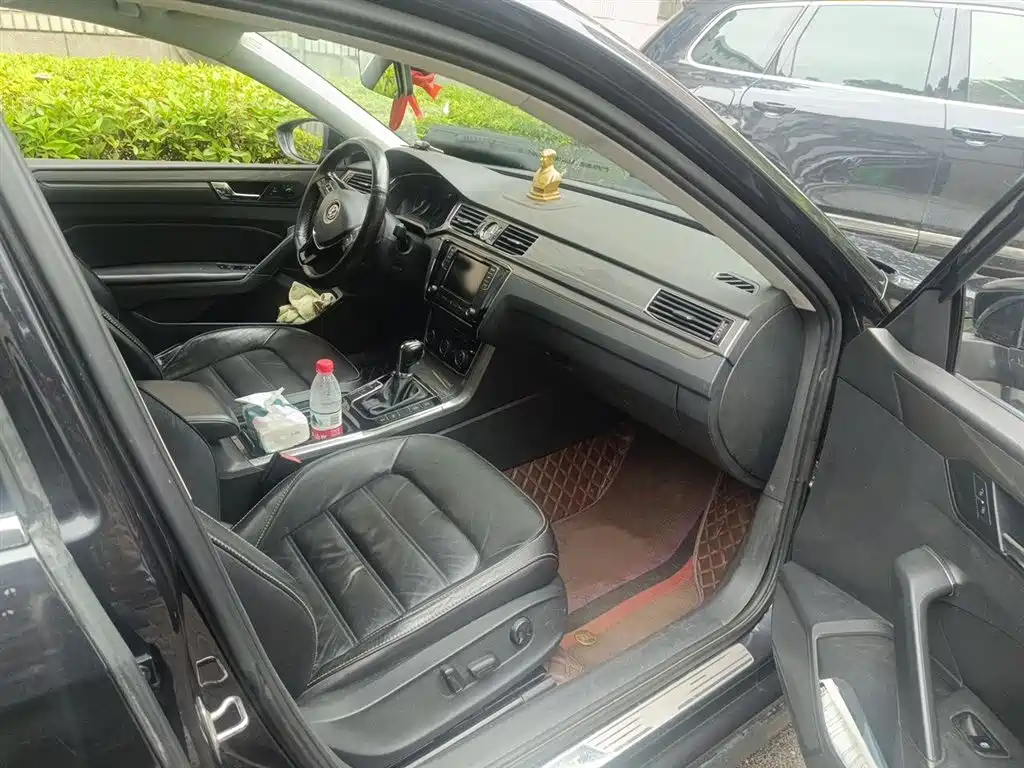 Volkswagen Passat 2017 330TSI DSG Prestige фото 20