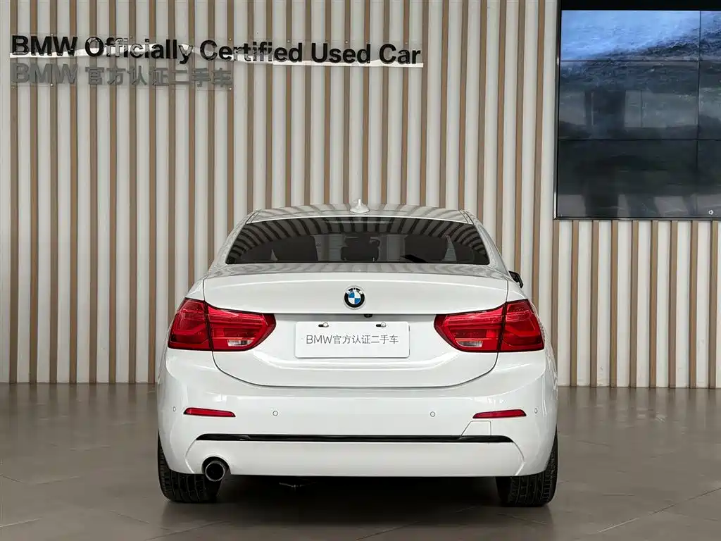 BMW 1 Series 2018 118i Sport Edition фото 13