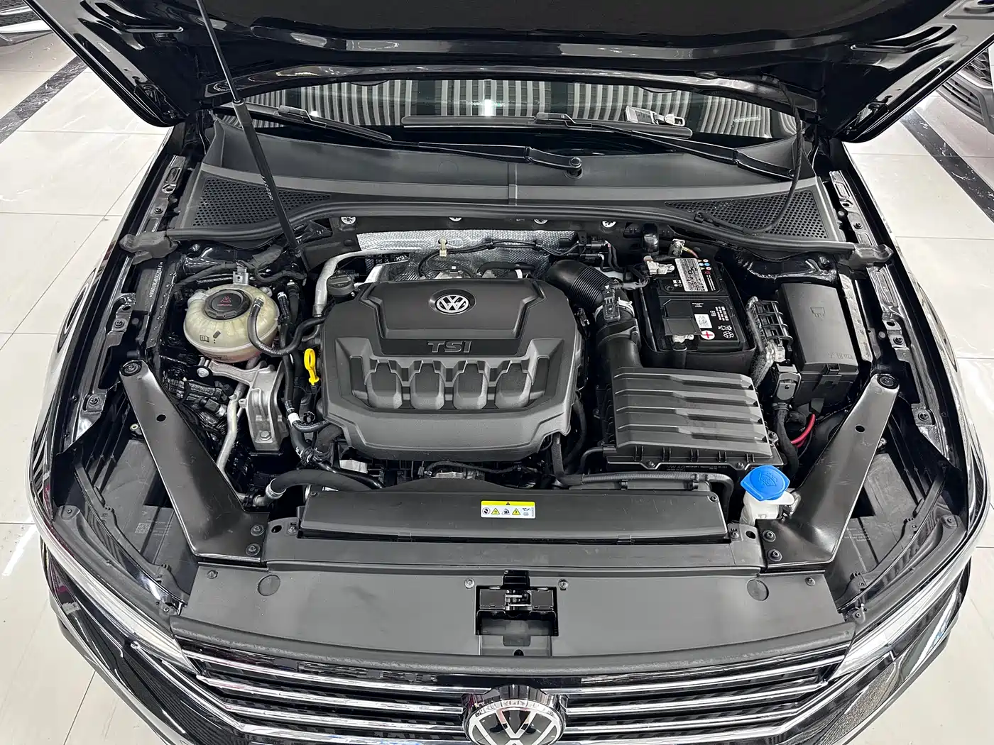 Volkswagen Magotan 2023 2 Million Units Anniversary Edition 330TSI DSG Leading Type фото 9