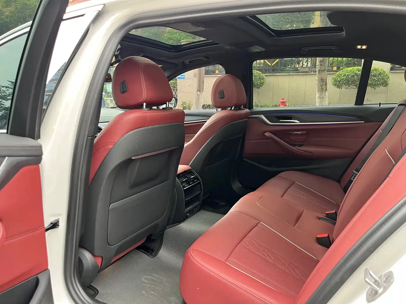 BMW 5 Series 2023 530Li Leading M Sport Package фото 12