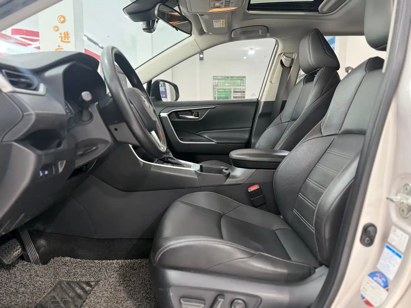 Toyota Wildlander 2020 2.0L CVT AWD Luxury Edition фото 4