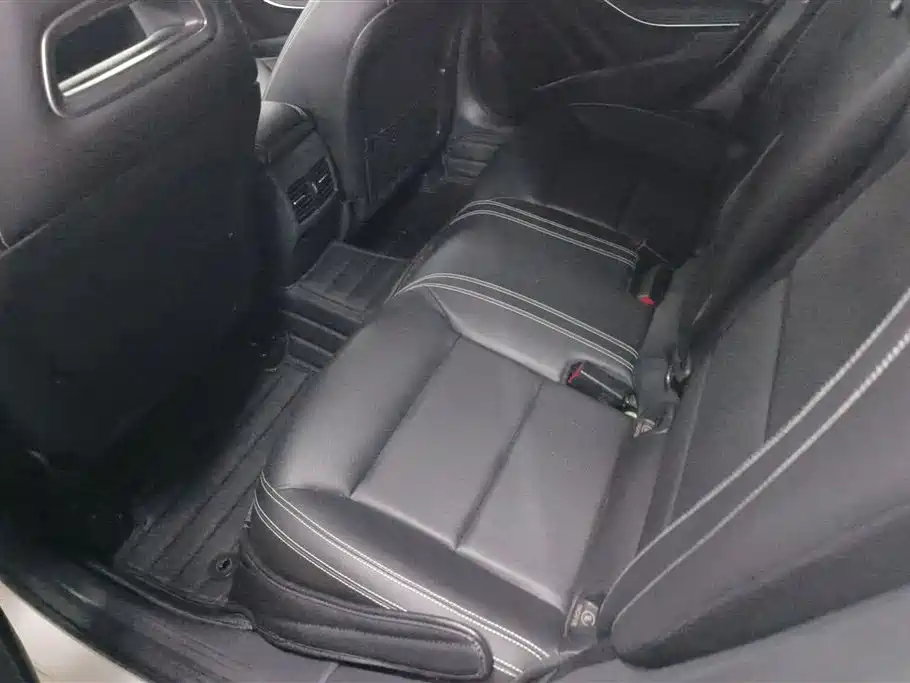 Mercedes-Benz GLA 2015 GLA 220 4MATIC Fashion Edition фото 11