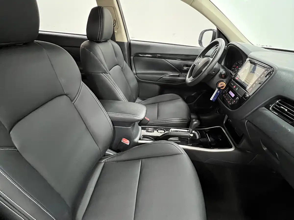 Mitsubishi Outlander 2021 2.0L 2WD Smooth Ride Version 5-Seater фото 11