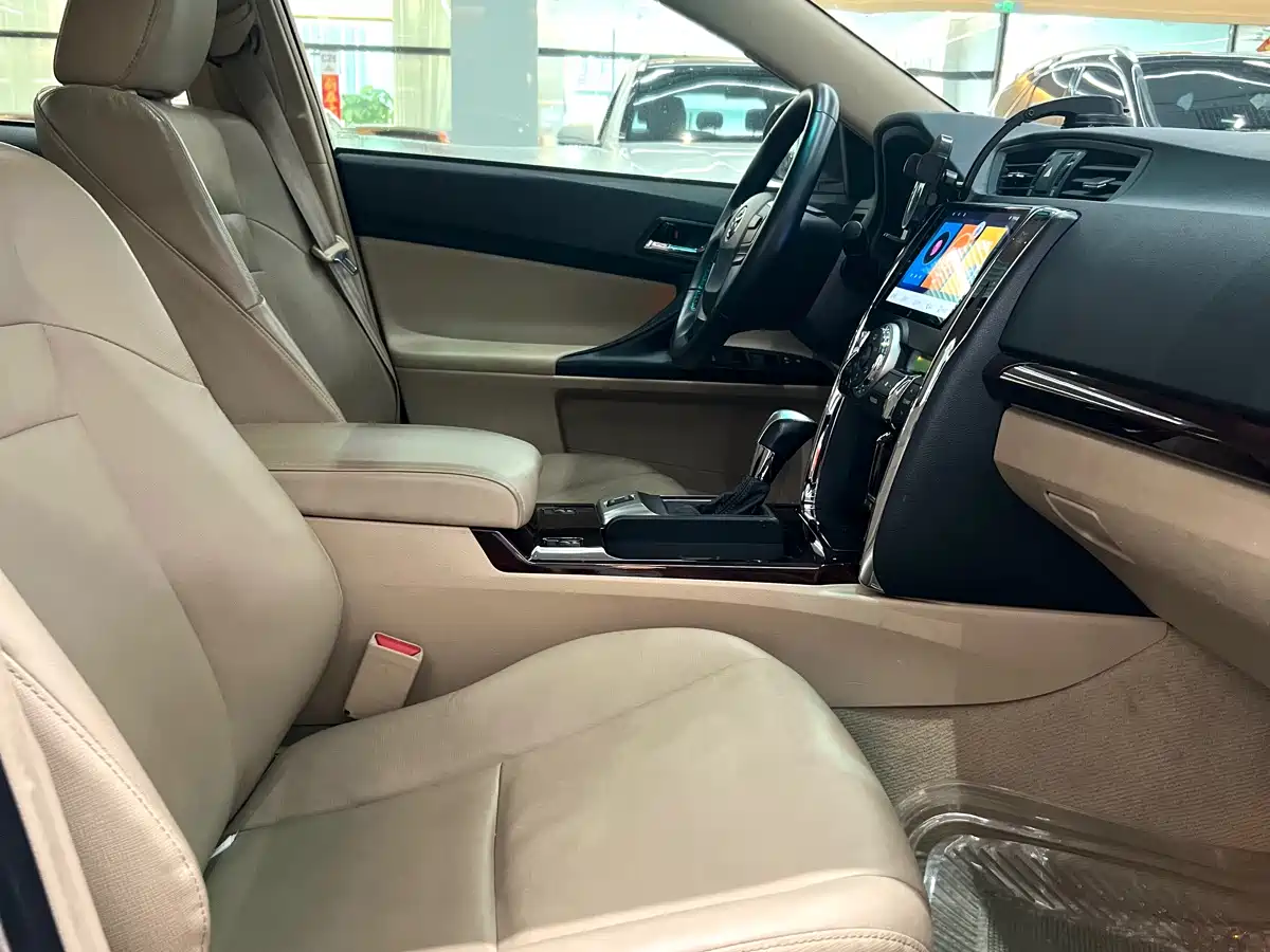 Toyota Reiz 2010 2.5V Elegance Elite Edition фото 8