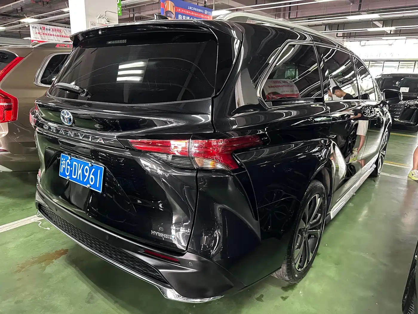 Toyota Granvia 2023 2.5L Hybrid Comfort Edition фото 14