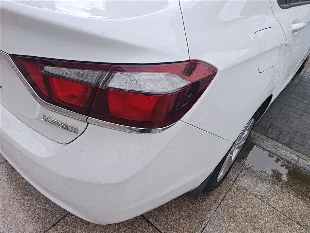 Chevrolet Cruze 2015 1.5L Automatic Fashion Navigation Edition фото 8