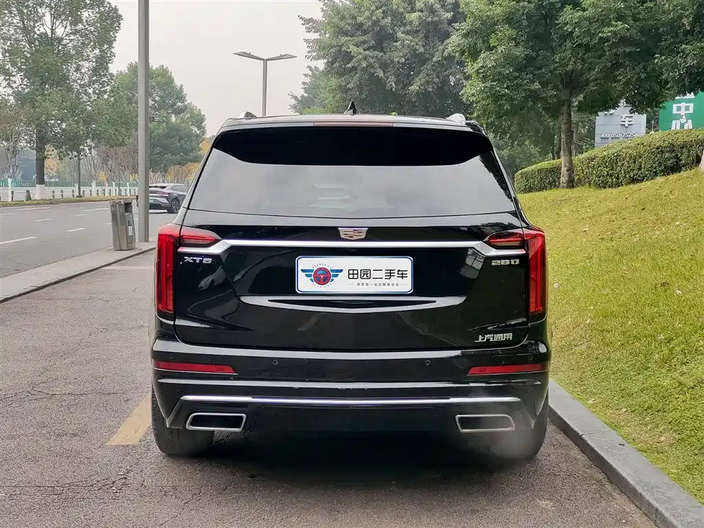 CADILLAC XT6