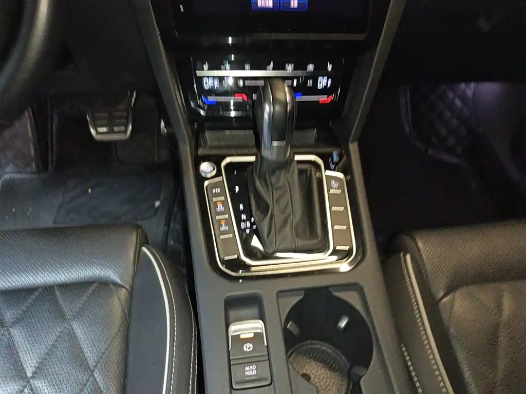 Volkswagen Magotan GTE Plug-in Hybrid 2022 GTE Luxury фото 12