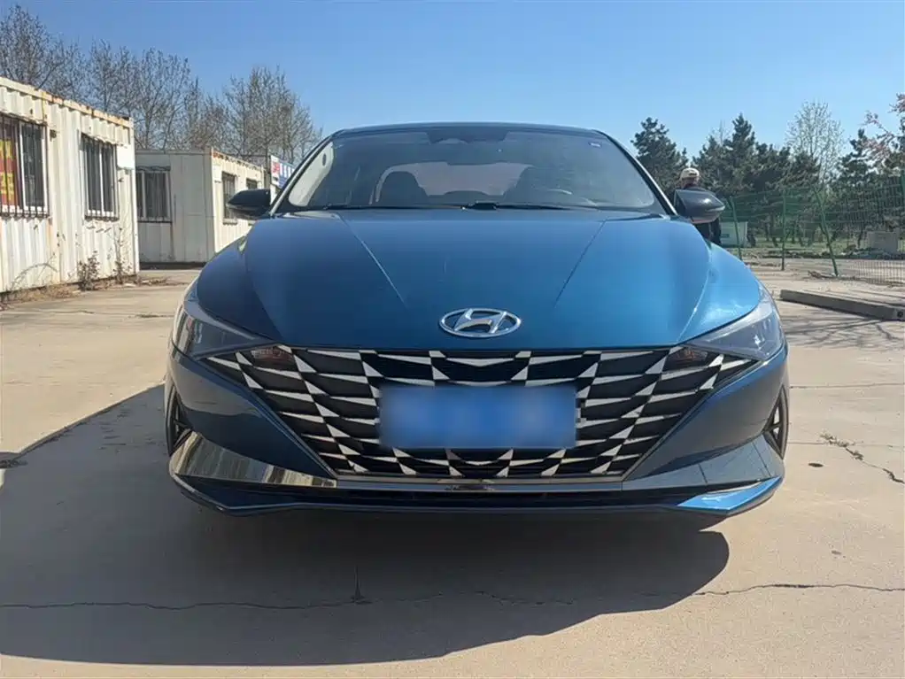 Hyundai Elantra 2021 1.5L CVT LUX Premium Edition фото 10