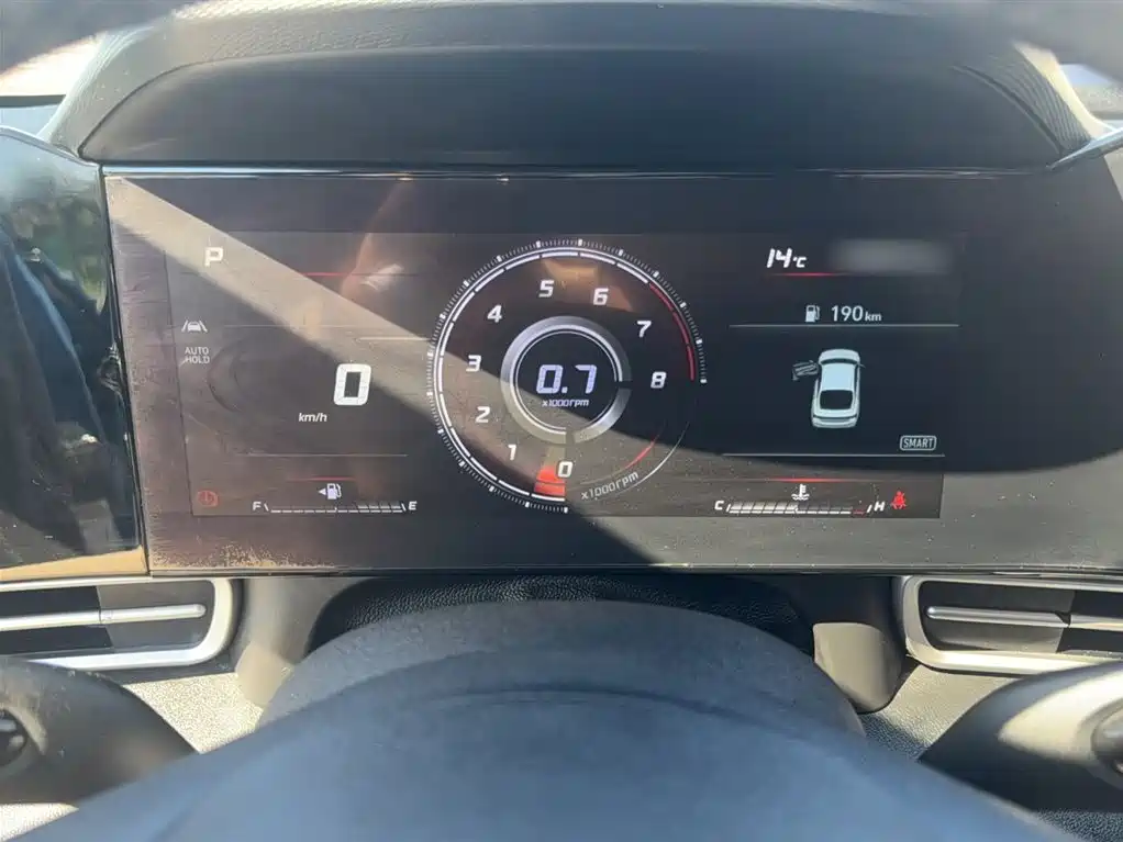 Hyundai Elantra 2021 1.5L CVT LUX Premium Edition фото 7