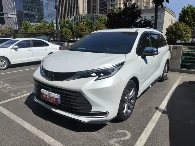  Toyota Toyota Sienna 2024 2.5L Hybrid Platinum Edition