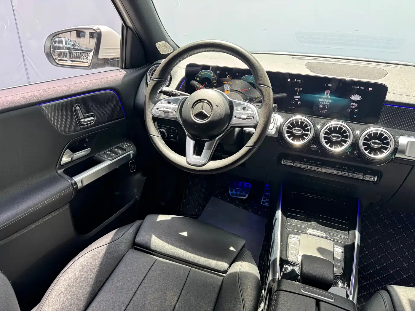 MERCEDES-BENZ GLB