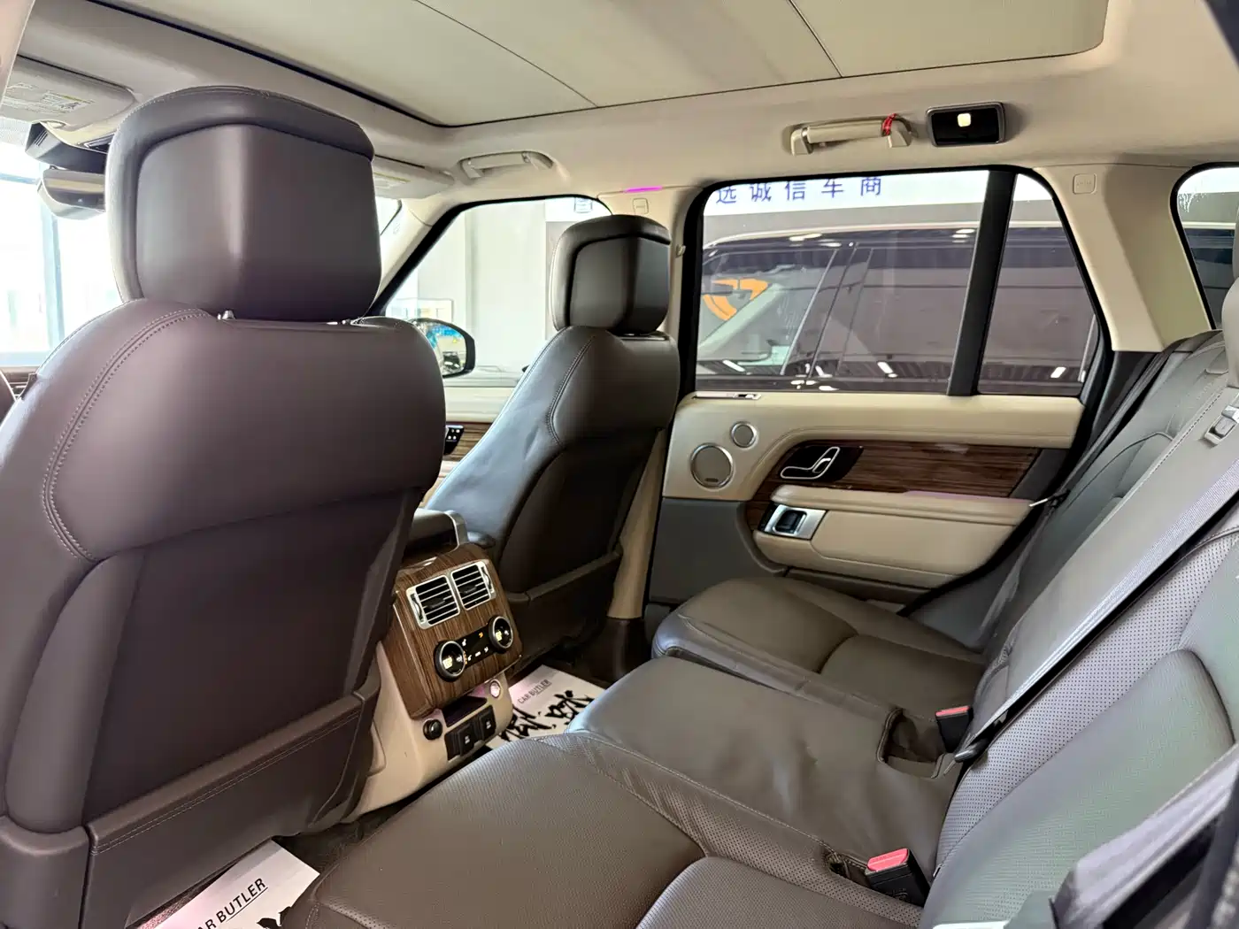 Land Rover Range Rover 2019 3.0 SCV6 Heritage Edition фото 14
