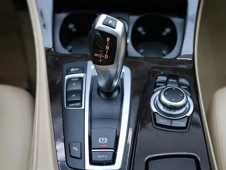 BMW 5 Series 2014 525Li Leading фото 12
