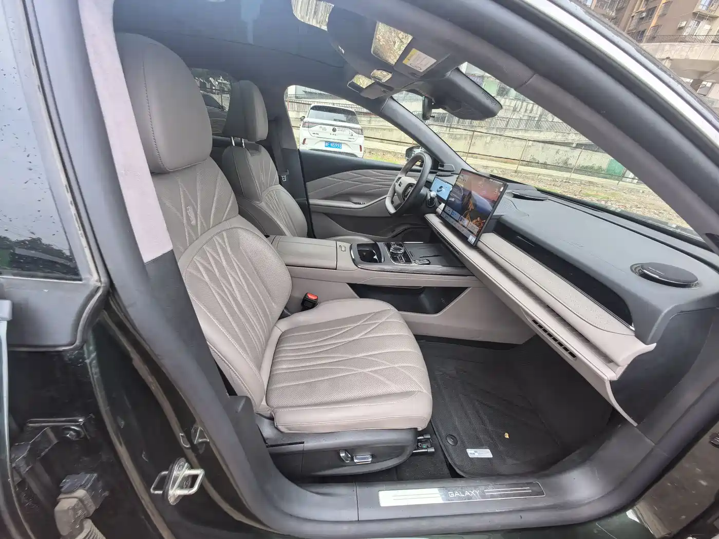 Geely Galaxy Galaxy Xingyao 8 2025 130km EM-P Explorer Edition фото 14