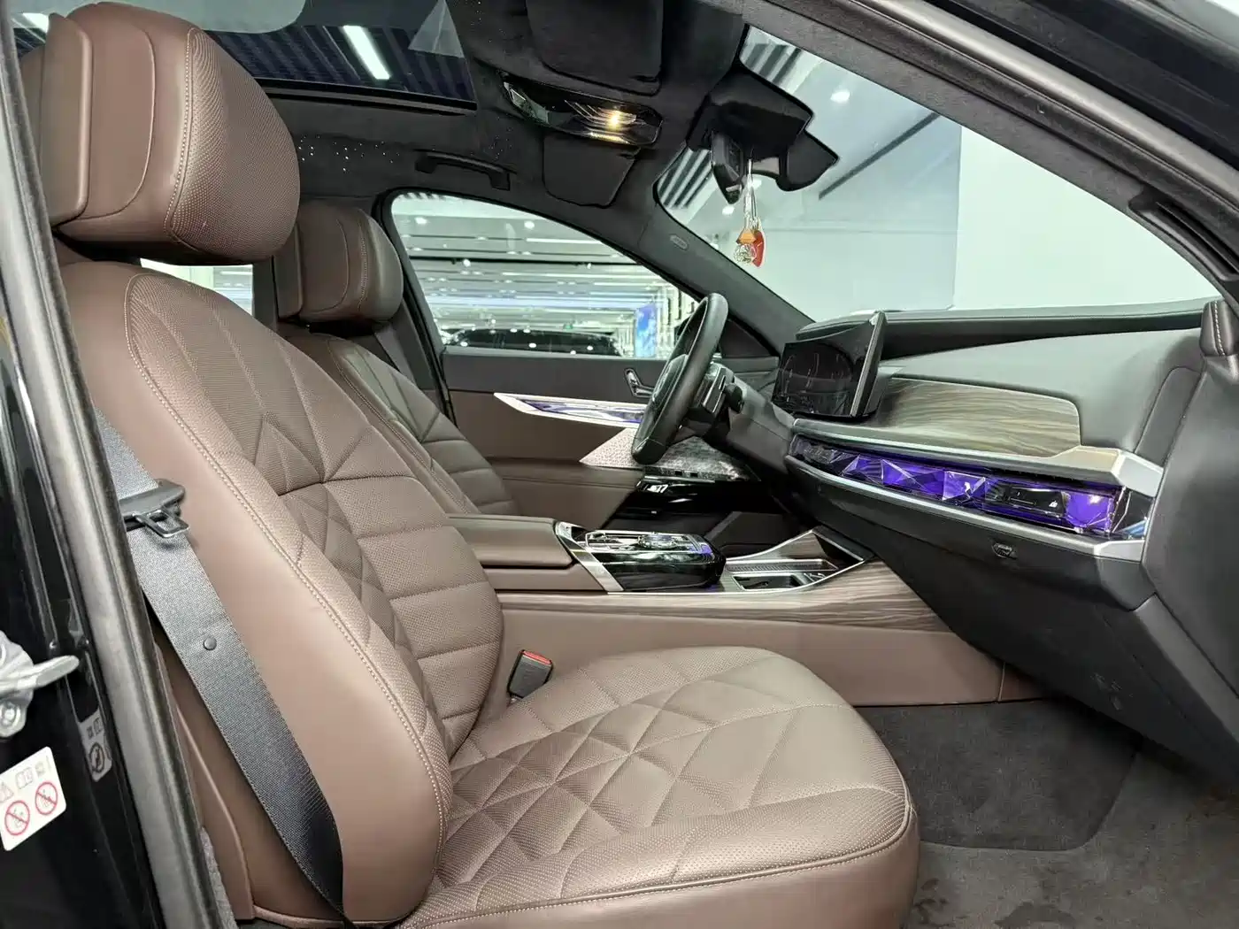 BMW 7 Series 2023 Model 735Li M Sport Package фото 10