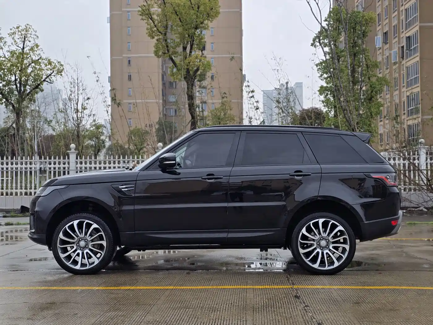 Land Rover Range Rover Sport 2019 3.0 SC V6 Special Edition фото 4