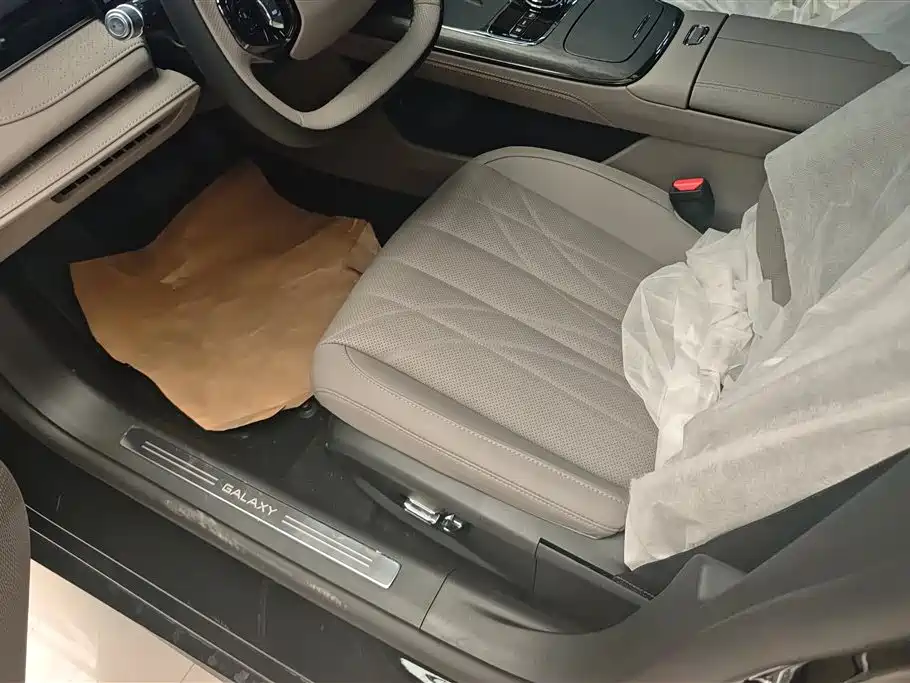 Geely Galaxy Galaxy Xingyao 8 2025 Model 60km EM-i Luxury Edition фото 9