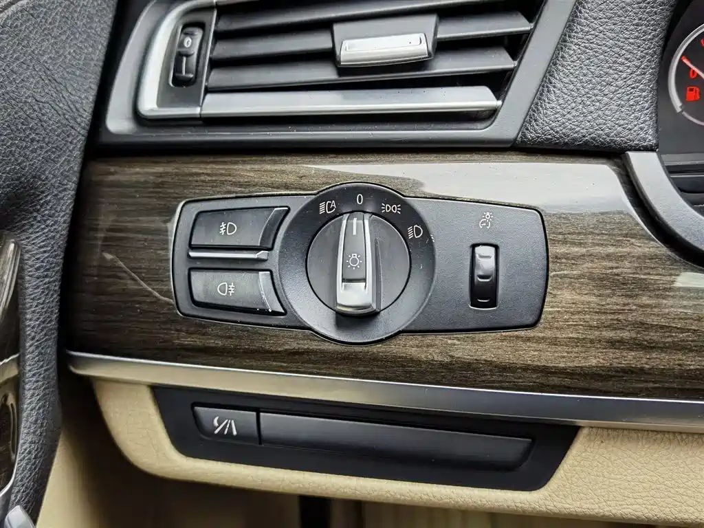 BMW 7 Series 2009 Model 740Li Leading Edition фото 21