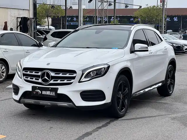 MERCEDES-BENZ GLA