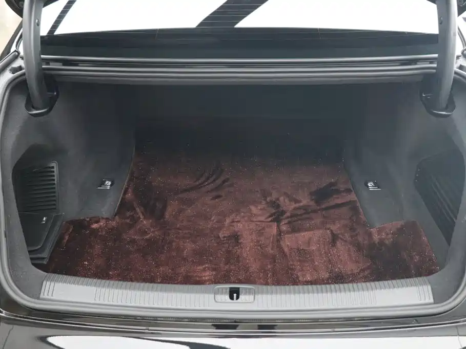 Photo 29 - Audi A8