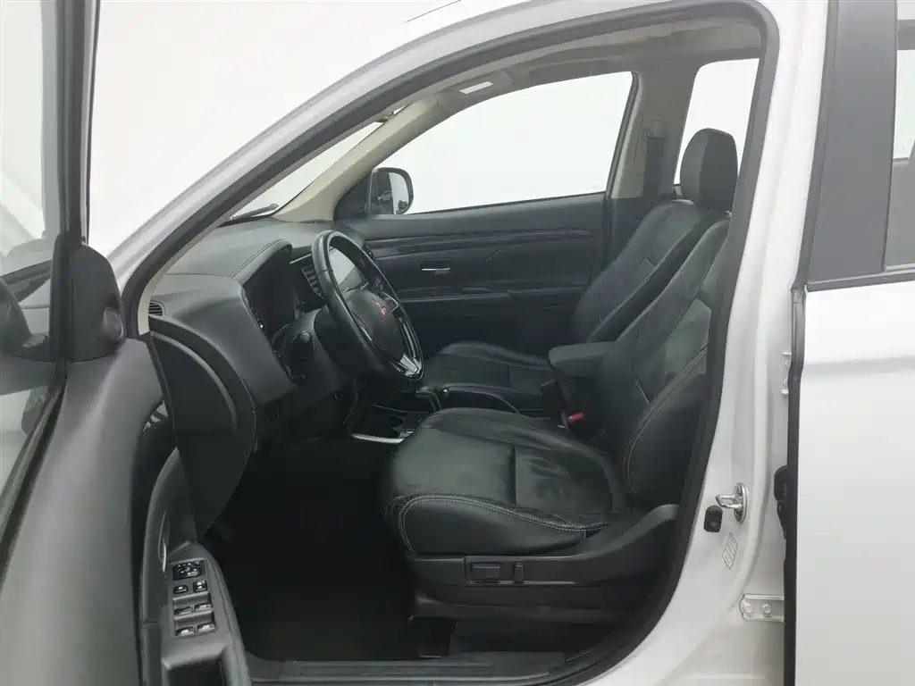 Mitsubishi Outlander 2018 2.0L 2WD Glory Edition 5-seater фото 10
