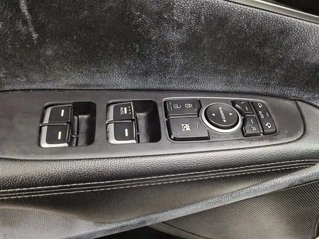 Kia Sorento 2015 Sorento L 2.4L Gasoline 4WD Elite 5-seater China IV фото 9