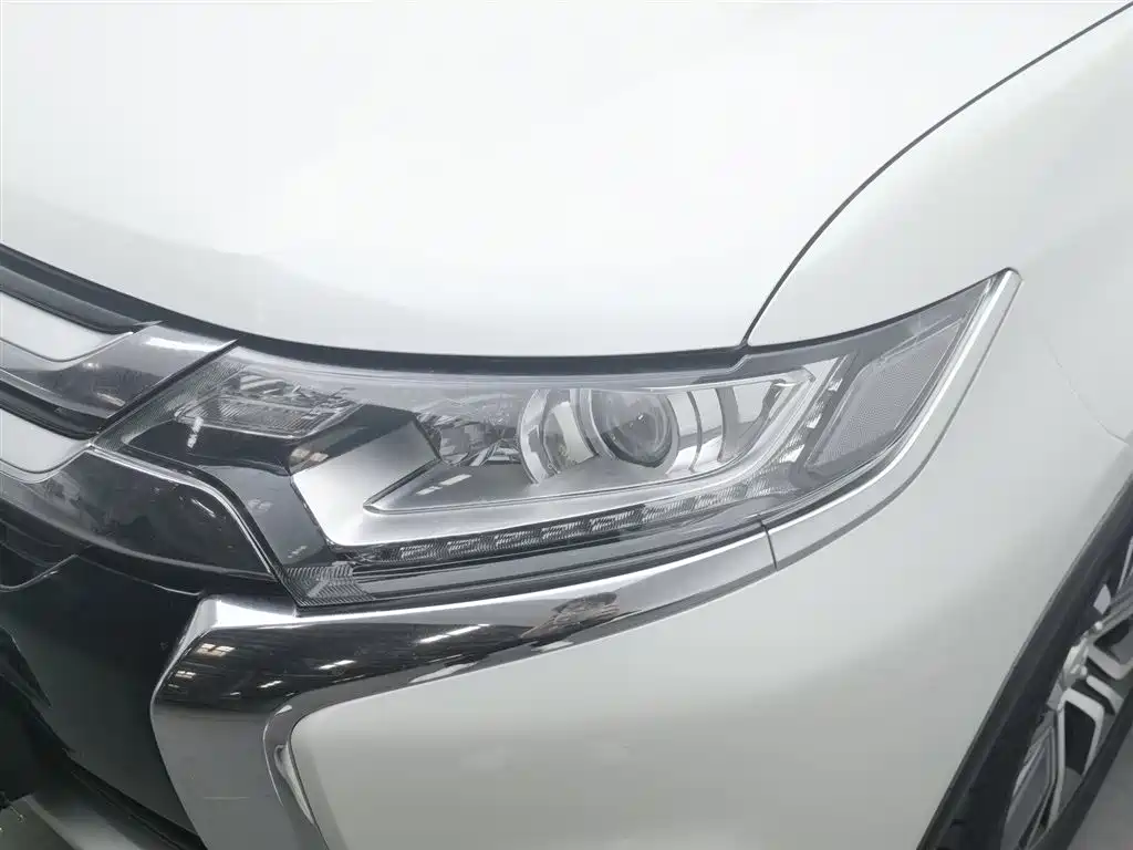 Mitsubishi Outlander 2018 2.0L 2WD Glory Edition 5-seater фото 7