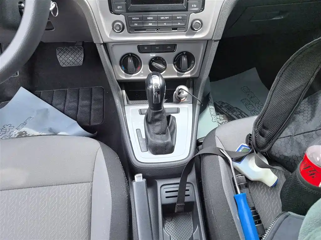 Volkswagen Lavida Tour 2013 1.6L Automatic Trend Style фото 10
