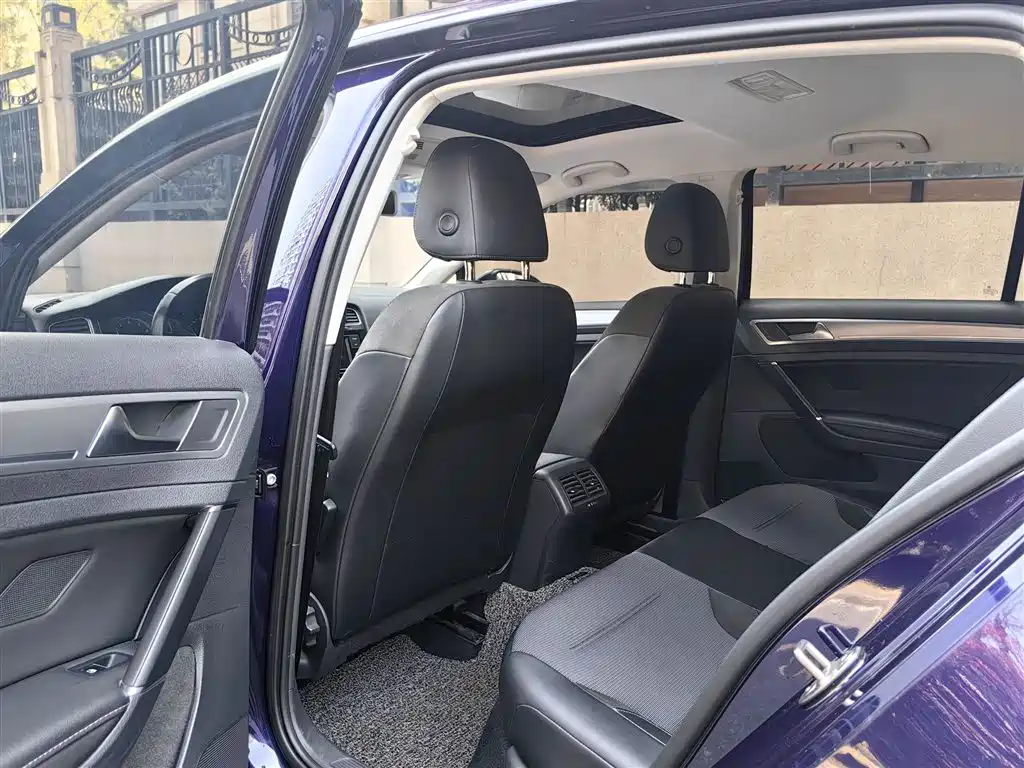 Volkswagen Golf 2018 1.6L Automatic Comfort фото 24