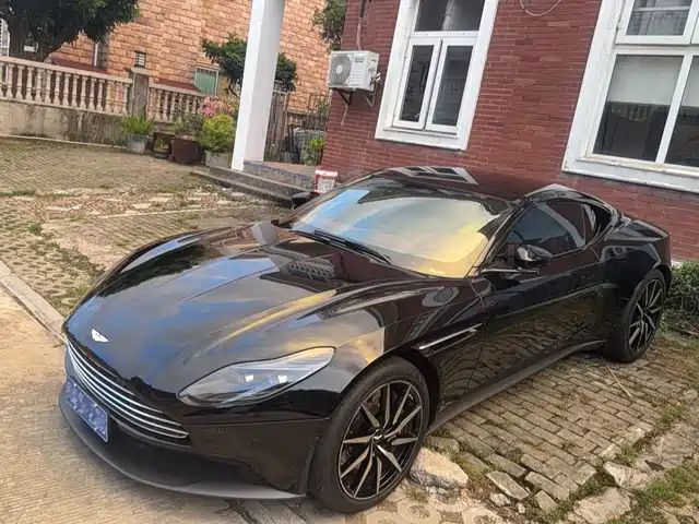 Aston Martin DB11 4.0T V8 Coupe
