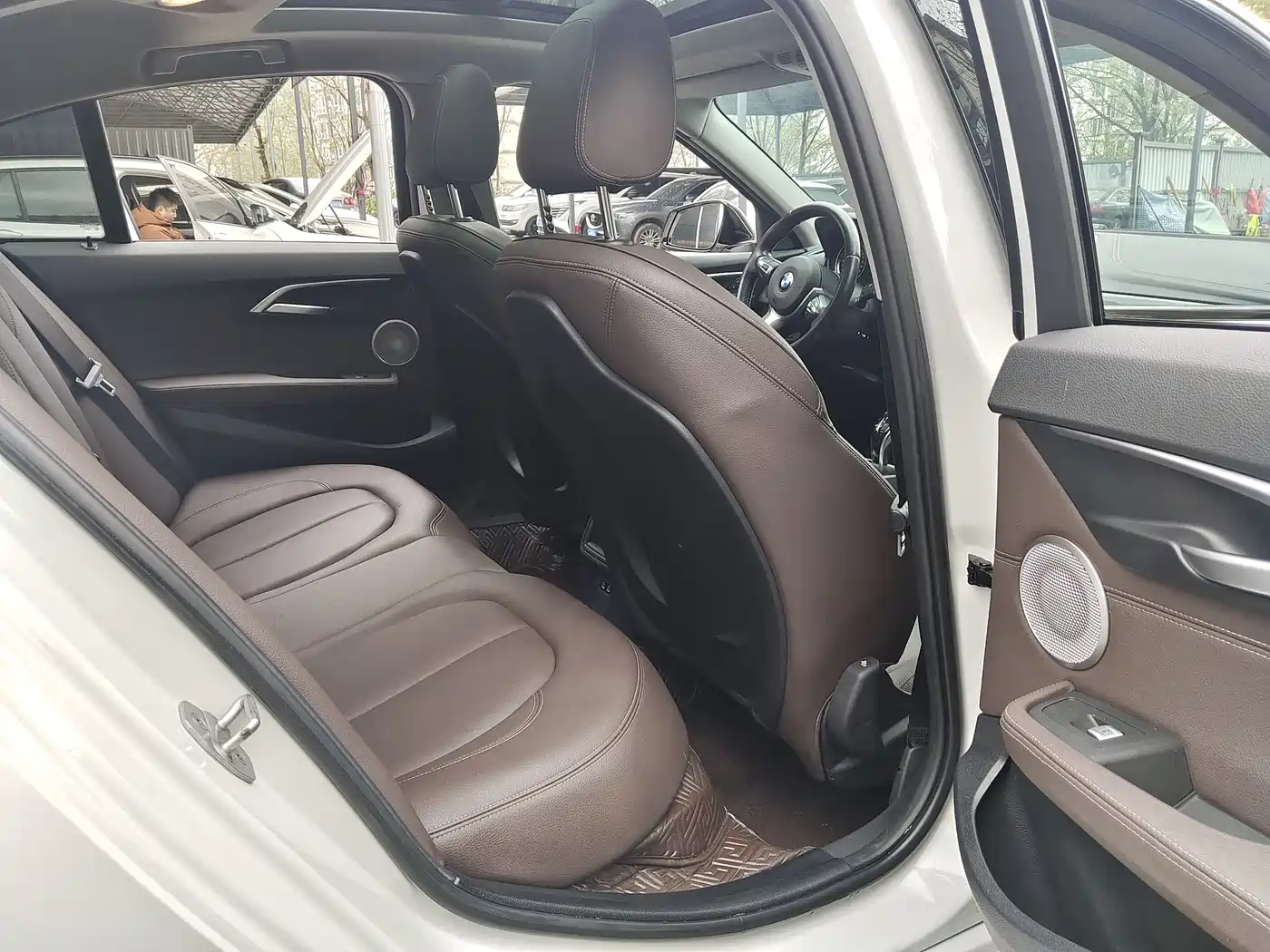 BMW 1 Series 2022 120i M Sport Shadow Edition фото 10