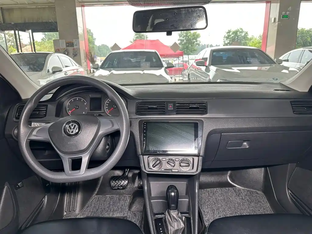 VOLKSWAGEN SANTANA