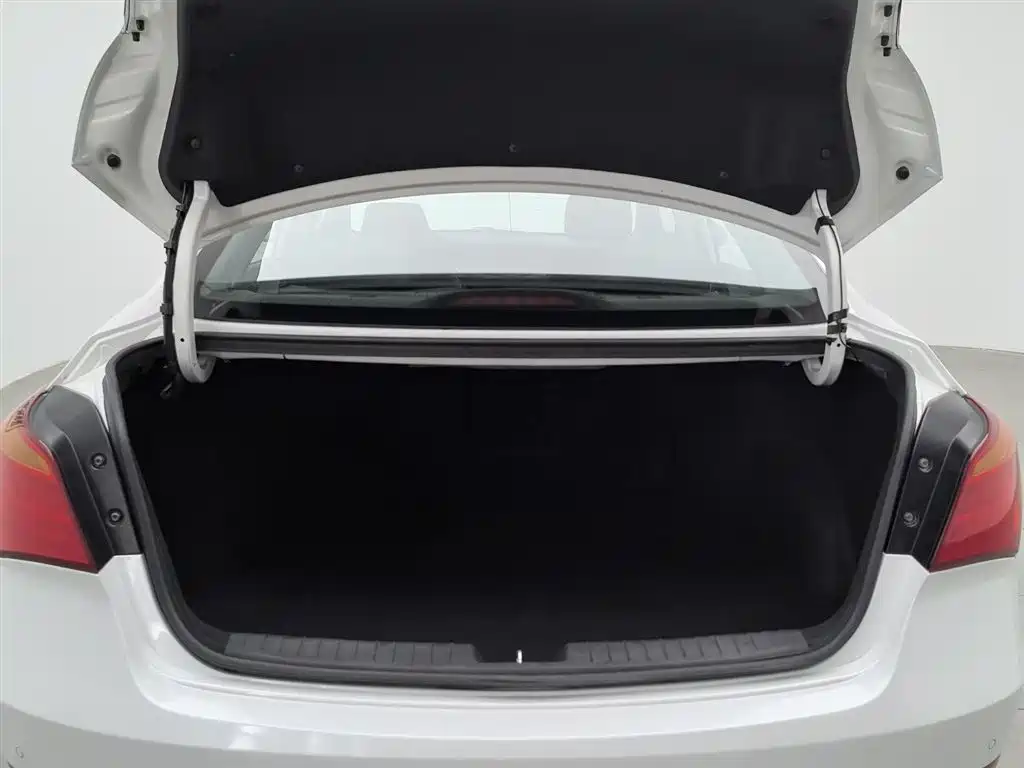 Hyundai Mistra 2014 1.8L Auto Premium DLX фото 16