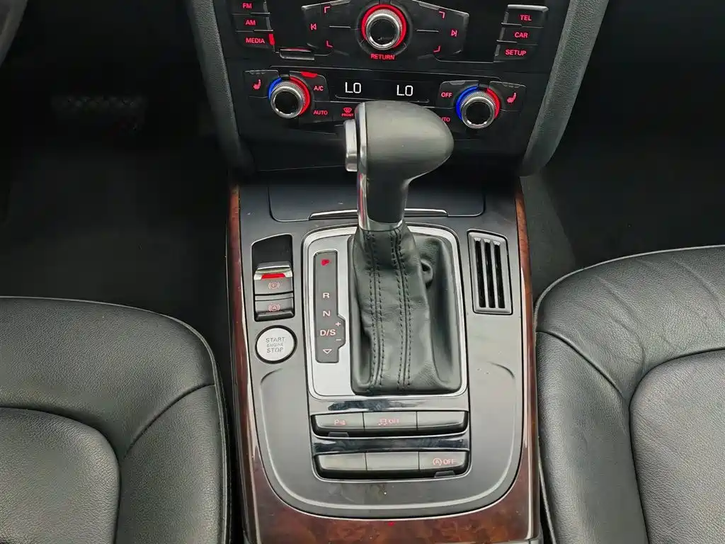 Audi A4L 2016 35 TFSI Collector's Edition S line Comfort фото 13