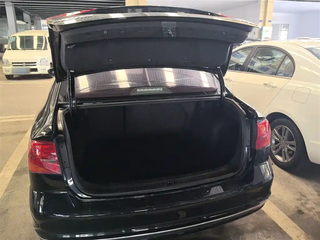 Volkswagen Bora 2018 1.5L Automatic Comfort фото 19